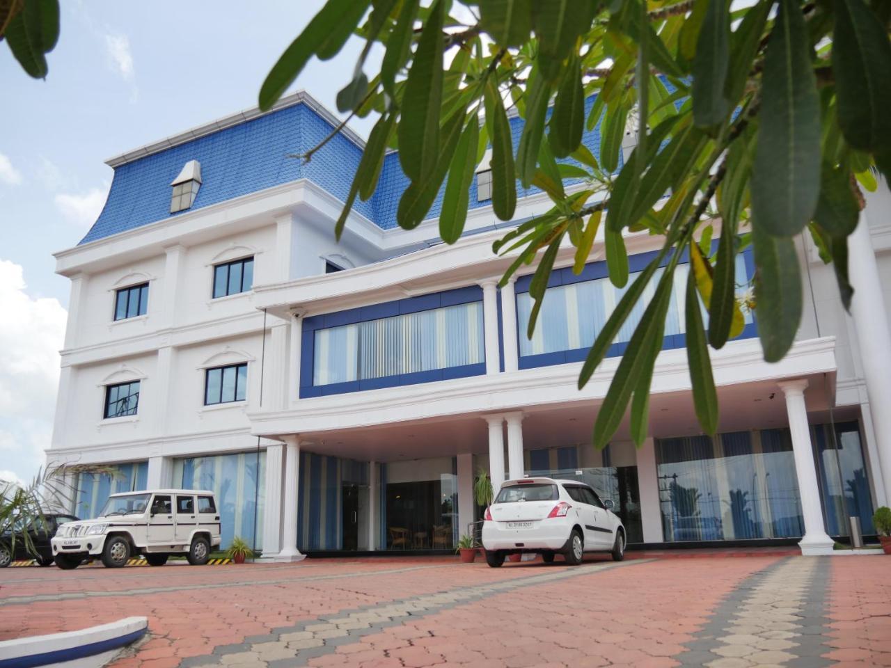 Karthika Residency Hotel Kilimanur Екстериор снимка